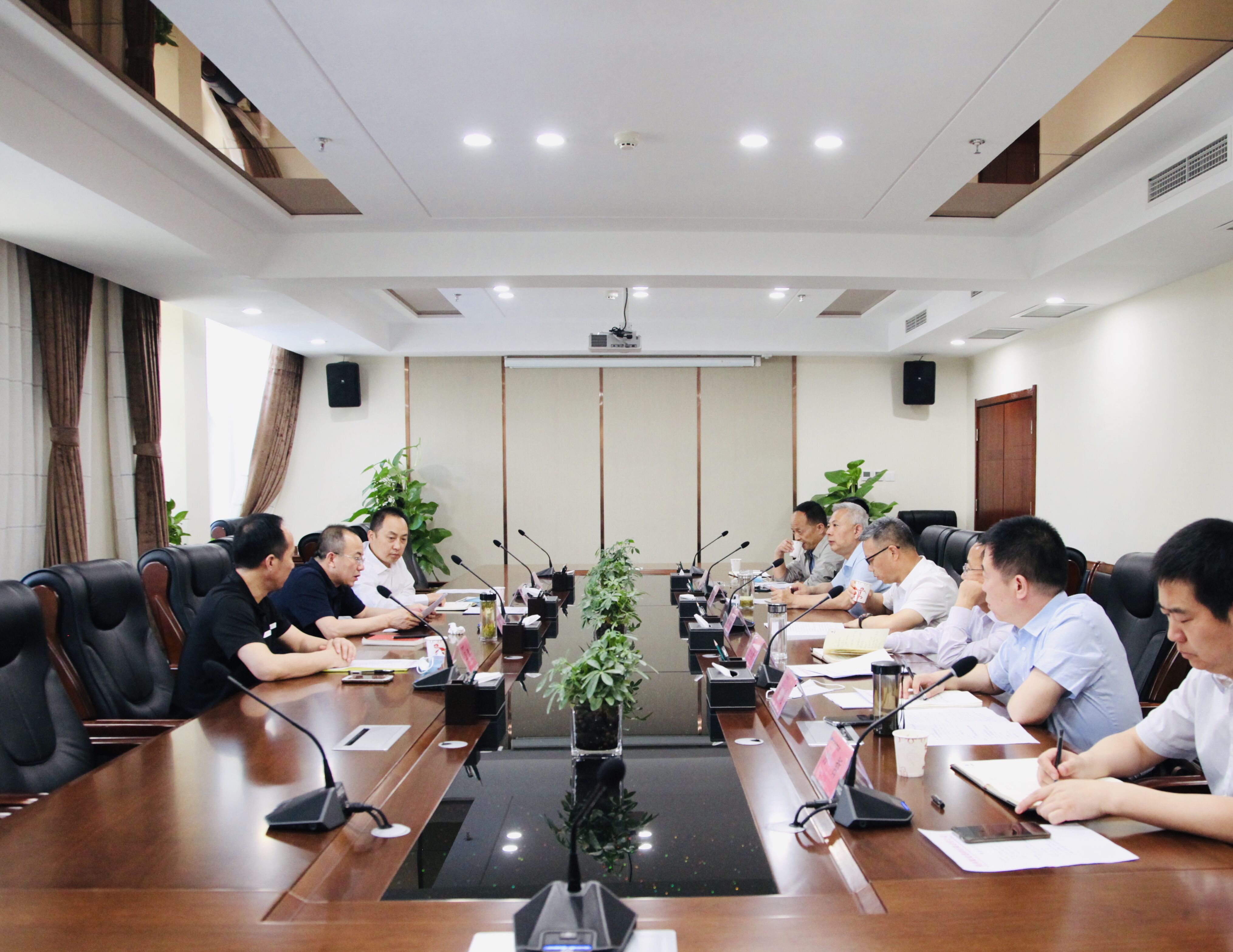 富平縣委常委、常務(wù)副縣長(zhǎng)景軍榮到訪糧農(nóng)集團(tuán)
