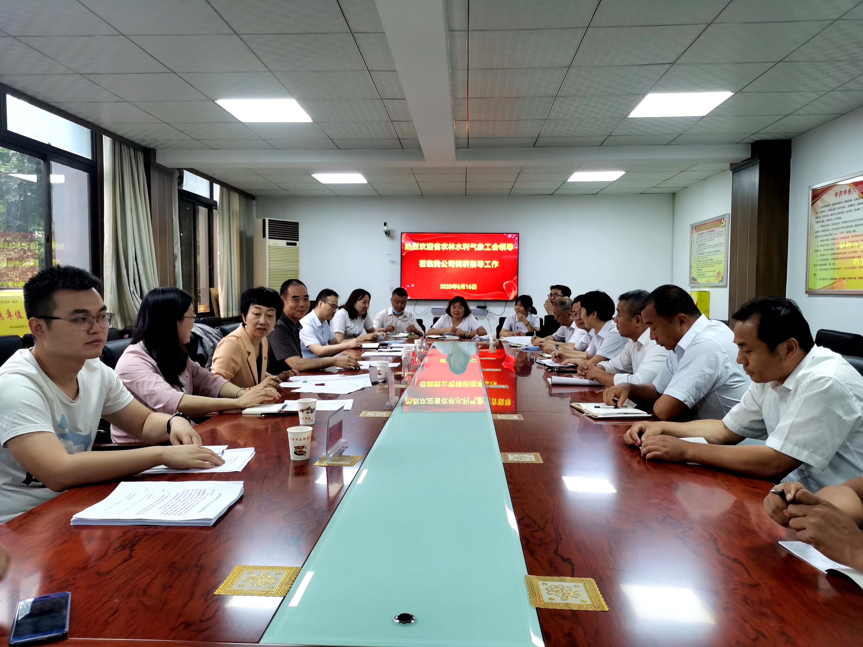 省農(nóng)林水利氣象工會(huì)調(diào)研組蒞臨陜儲(chǔ)糧集團(tuán)咸陽(yáng)庫(kù)公司調(diào)研并慰問糧食行業(yè)職工