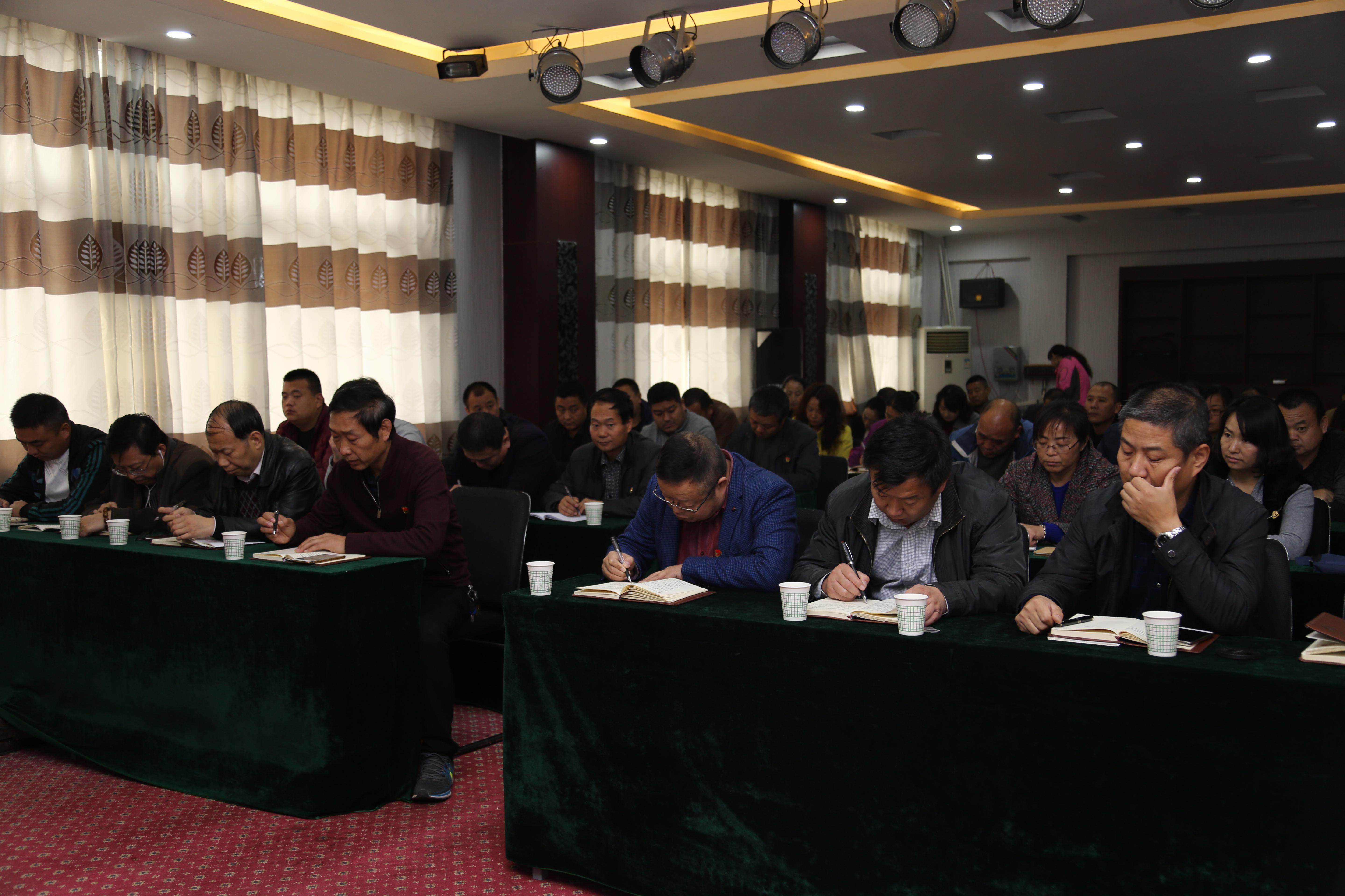 糧農(nóng)集團(tuán)黨委副書記、總經(jīng)理王桂欣到黨建工作聯(lián)系點(diǎn)講黨課