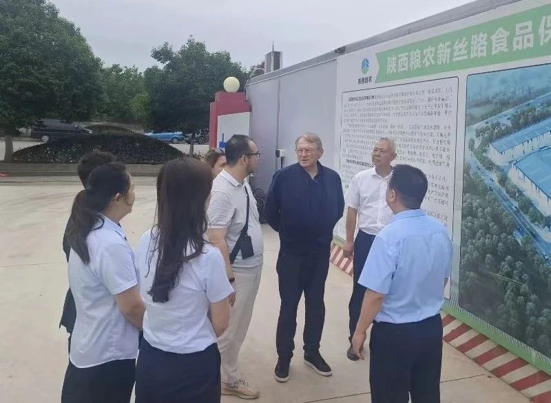 中俄友好、和平與發(fā)展委員會俄方主席鮑里斯·季托夫一行赴糧農(nóng)新絲路食品保稅加工中心項目調(diào)研